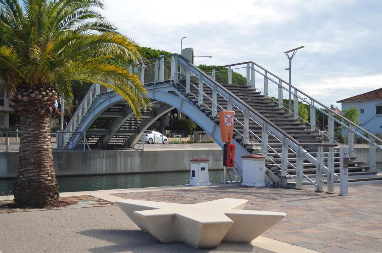 Apartment A 350m De La Et Du Port Frejus