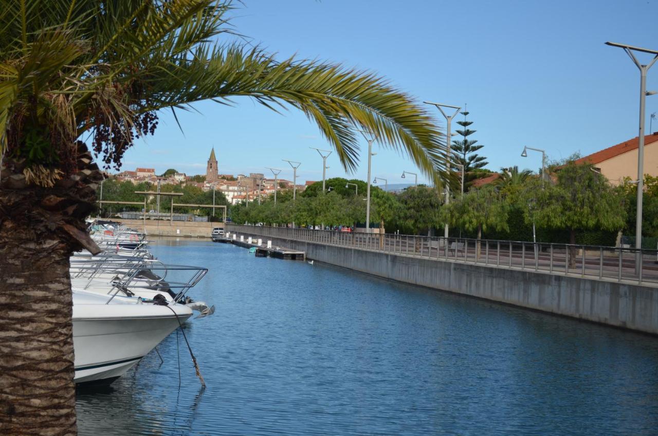 A 350m De La Et Du Port