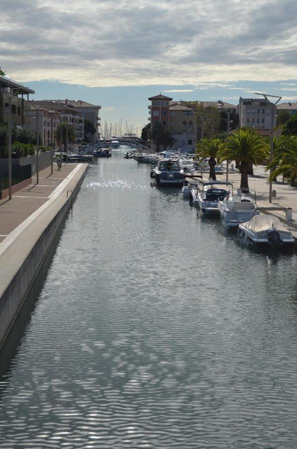 A 350m De La Et Du Port Apartment *