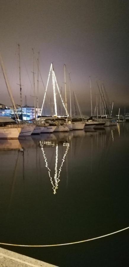 A 350m De La Et Du Port Frejus